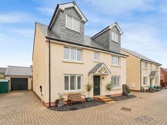 5 bed house for sale