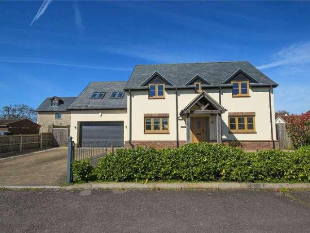 5 bed house for sale