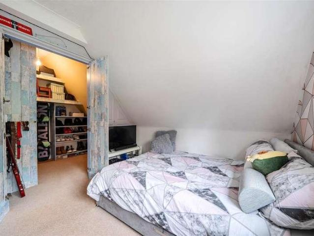 5 bed house for sale