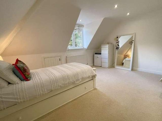 5 bed house for sale
