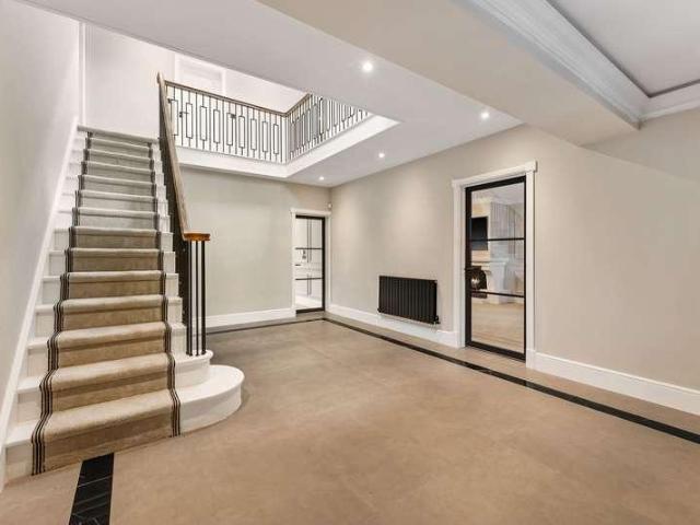 5 bed house for sale