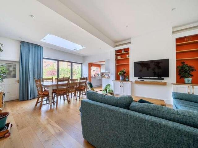 5 bed house for sale