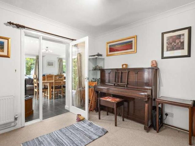 5 bed house for sale