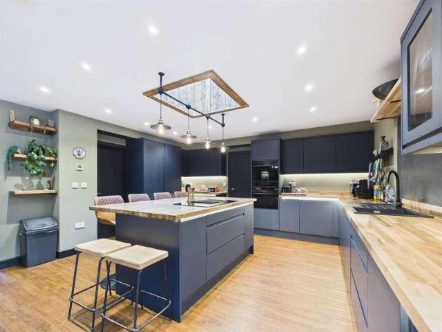 5 bed house for sale