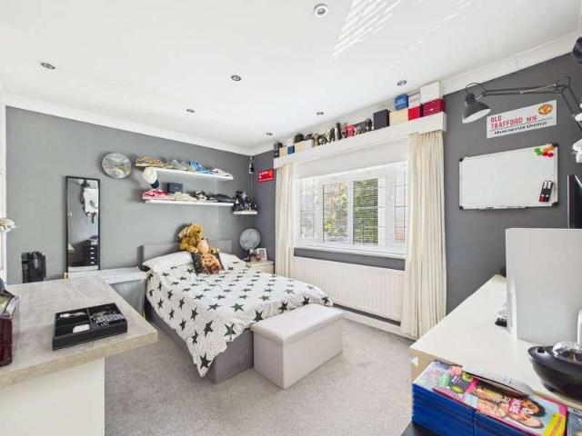 5 bed house for sale