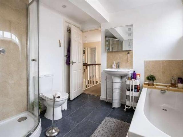 5 bed house for sale