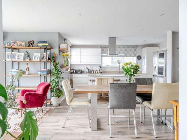 5 bed house for sale