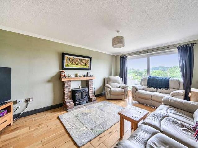 5 bed house for sale