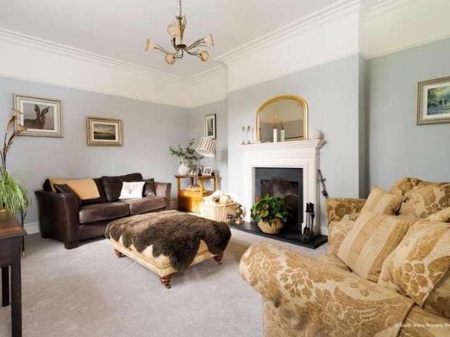 5 bed house for sale