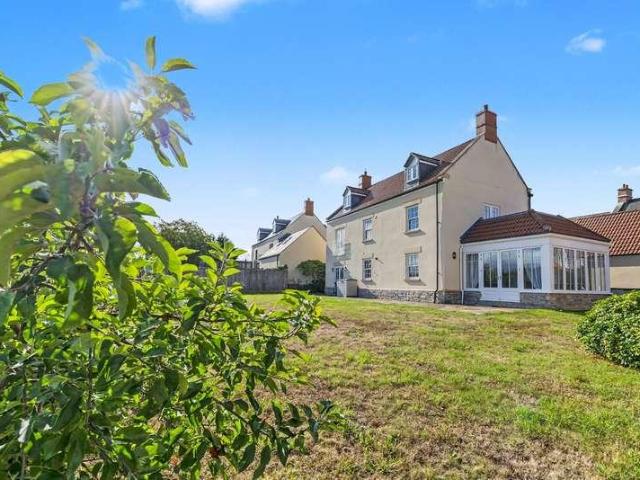 5 bed house for sale