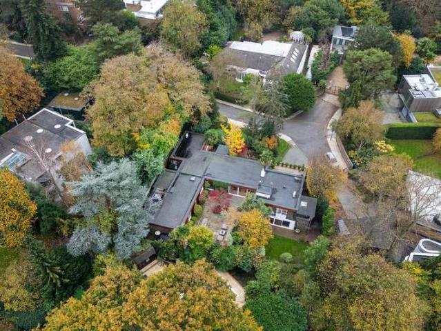 5 bed house for sale