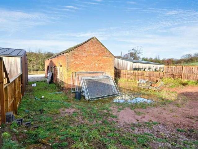 5 bed house for sale