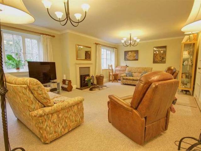 5 bed house for sale