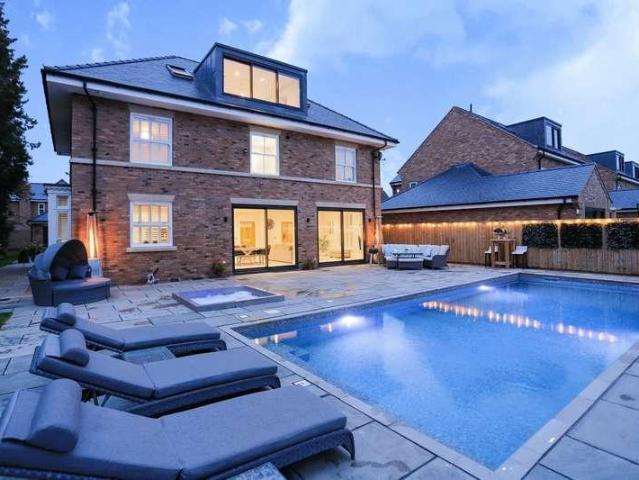 5 bed house for sale