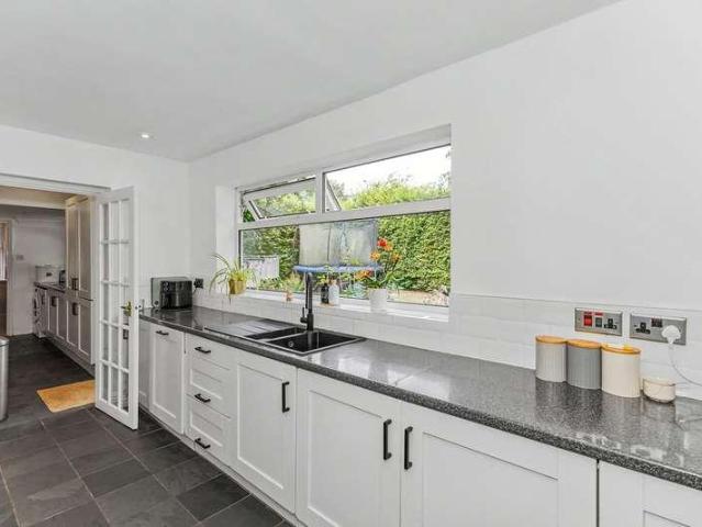5 bed house for sale