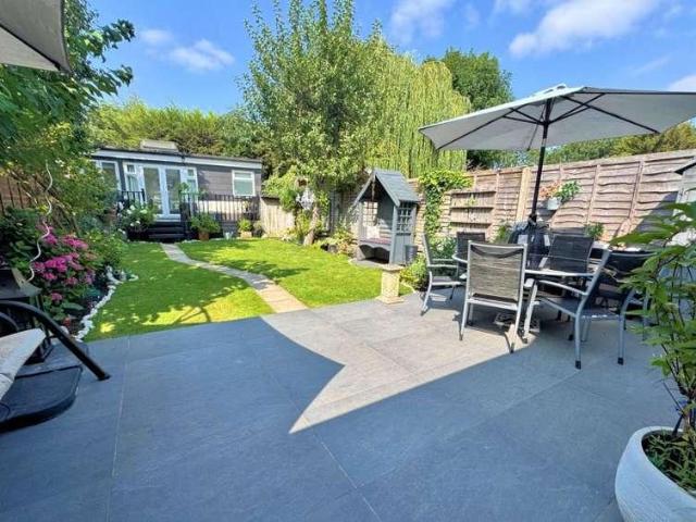 5 bed house for sale