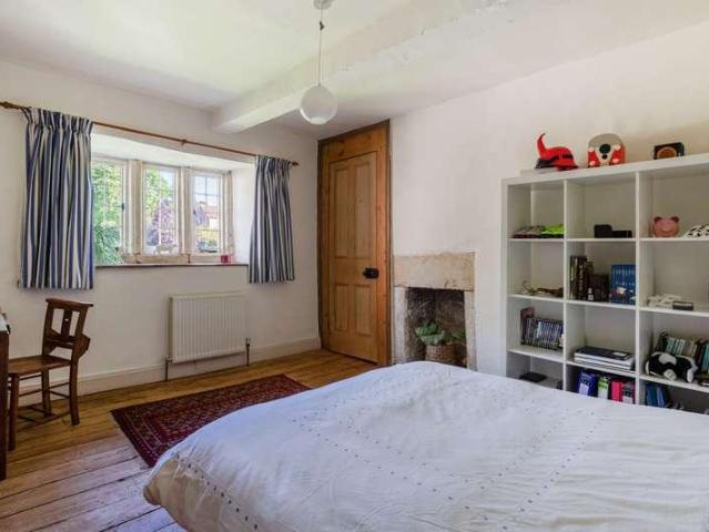 5 bed house for sale