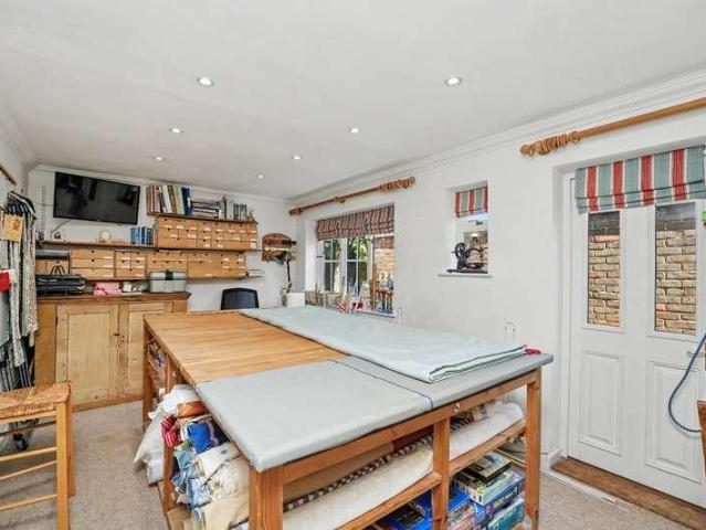 5 bed house for sale