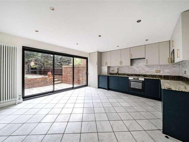 5 bed house for sale