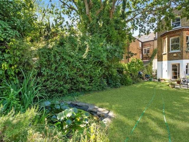 5 bed house for sale