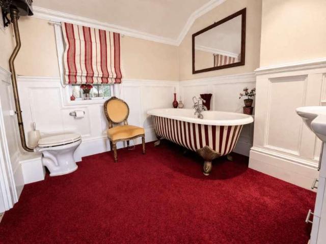 5 bed house for sale
