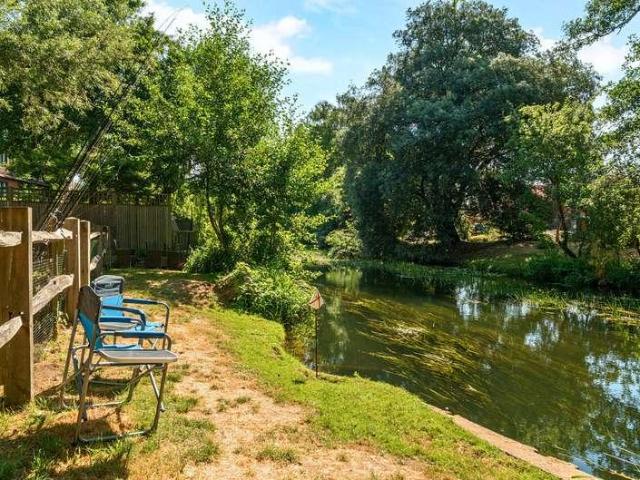 5 bed house for sale