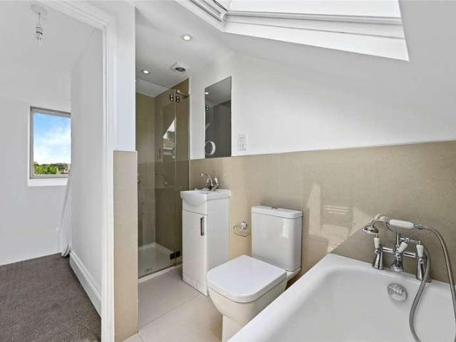 5 bed house for sale