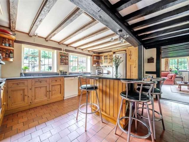 5 bed house for sale