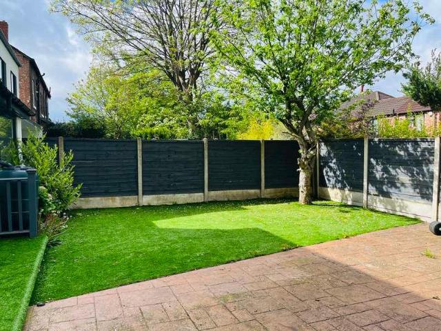 5 bed house for sale
