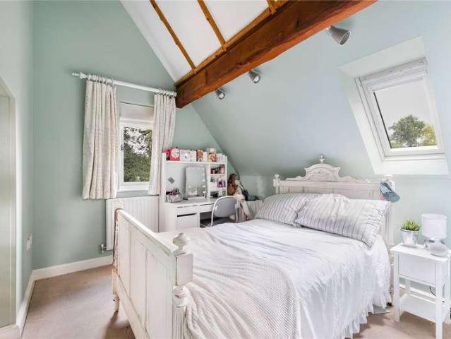 5 bed house for sale