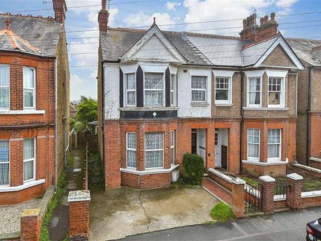 5 bed house for sale