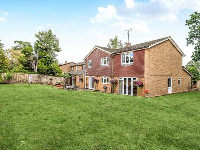 5 bed house for sale