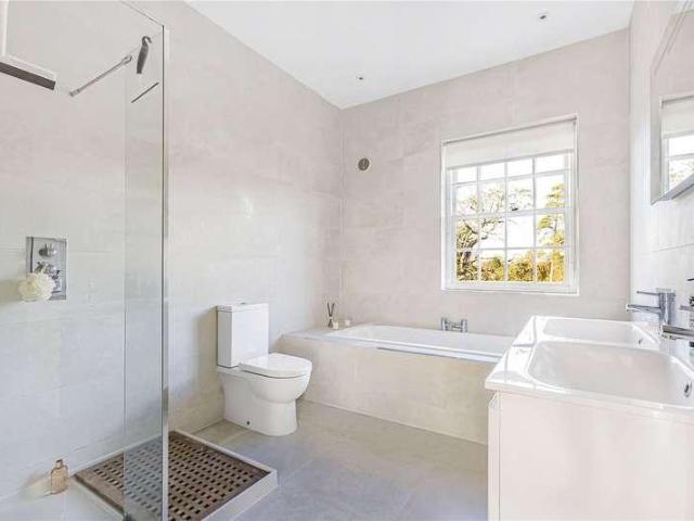 5 bed house for sale