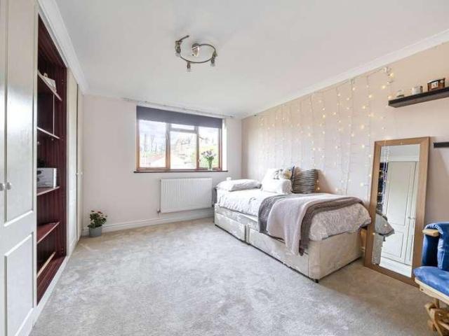 5 bed house for sale