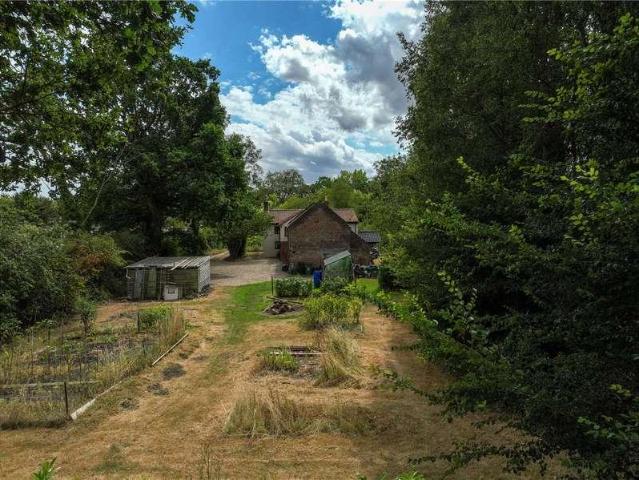 5 bed house for sale