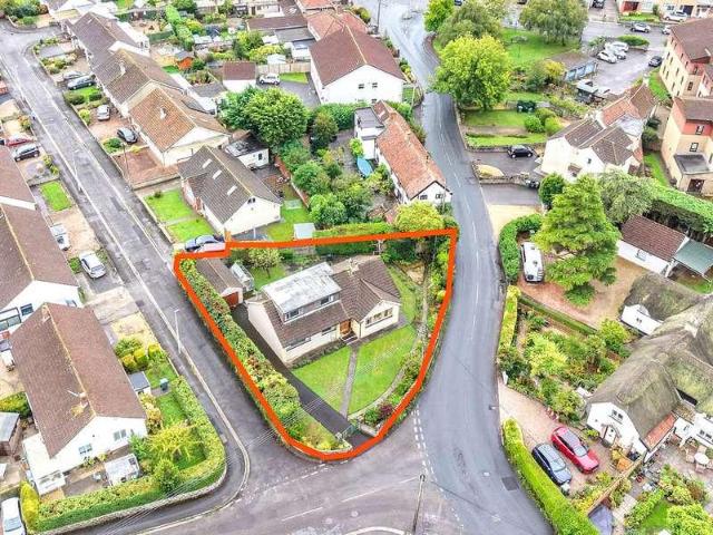 5 bed house for sale