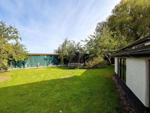 5 bed house for sale