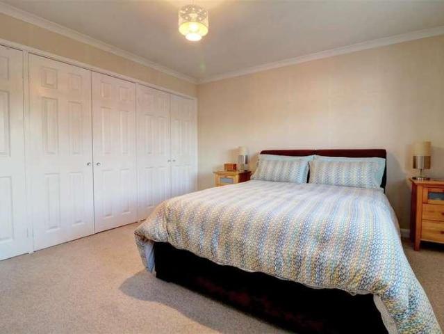 5 bed house for sale