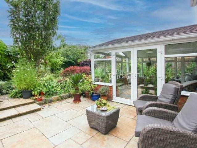 5 bed house for sale