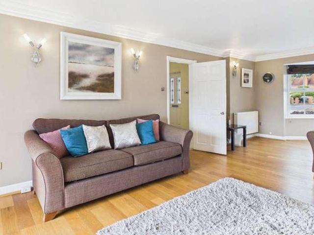 5 bed house for sale