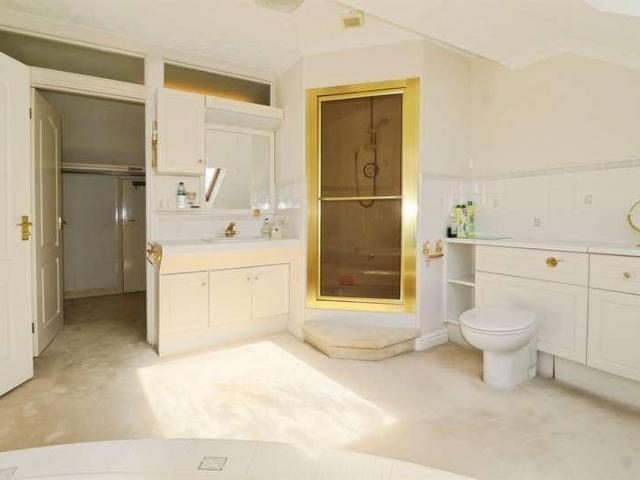 5 bed house for sale