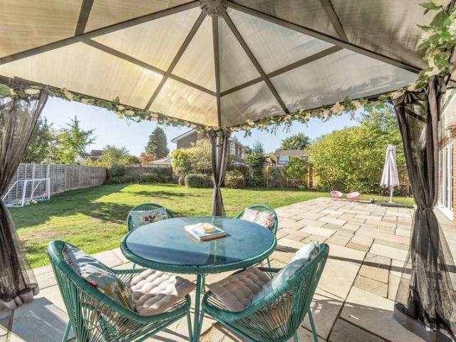 5 bed house for sale