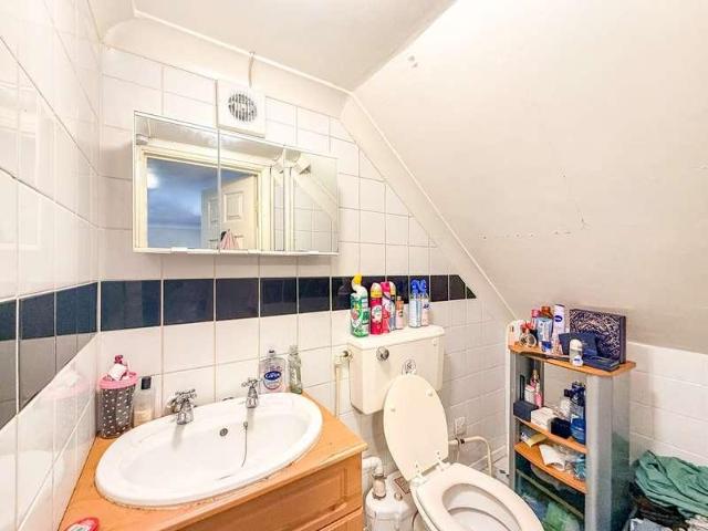 5 bed house for sale