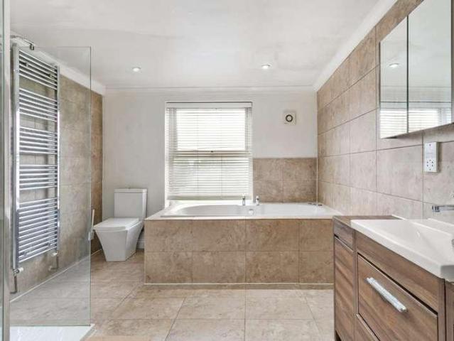5 bed house for sale