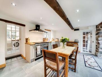 5 bed house for sale