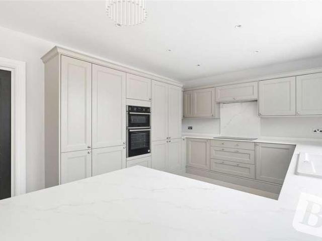 5 bed house for sale