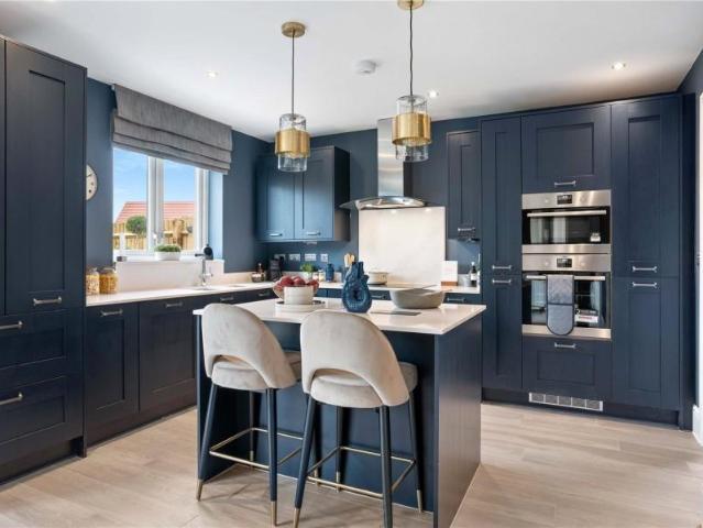 5 bed house for sale