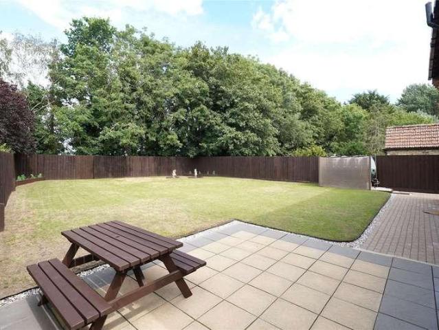 5 bed house for sale
