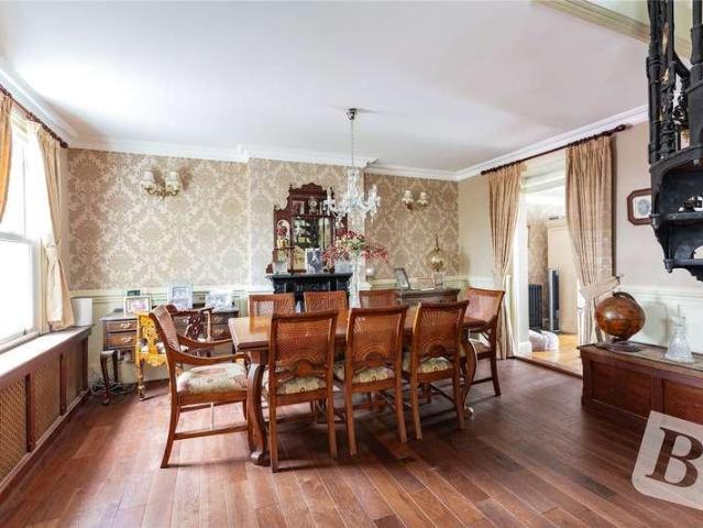 5 bed house for sale