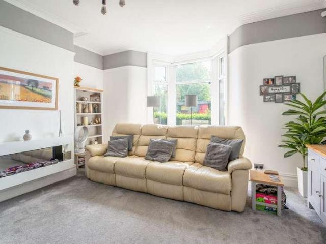 5 bed house for sale